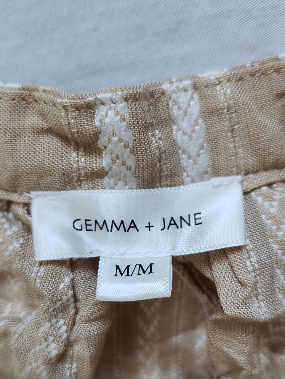 NWT Gemma + Jane Cream/White Stripe Woven Split Neck Top Size Medium - Picture 4 of 8